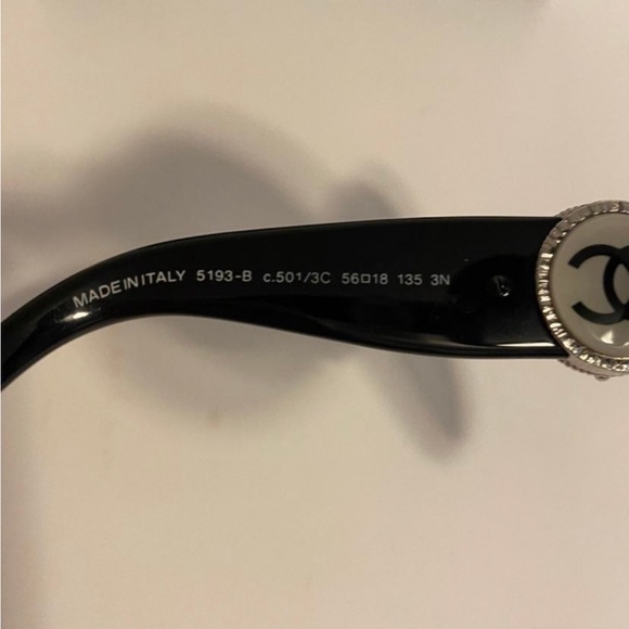 Chanel Black Collection Bouton
5193-b C.501/3c 56 Sunglasses 5"L
× 5"Wx 2"H - Picture 5 of 12